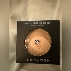 IL MAKIAGE Gold Highlighter Radiant Glow